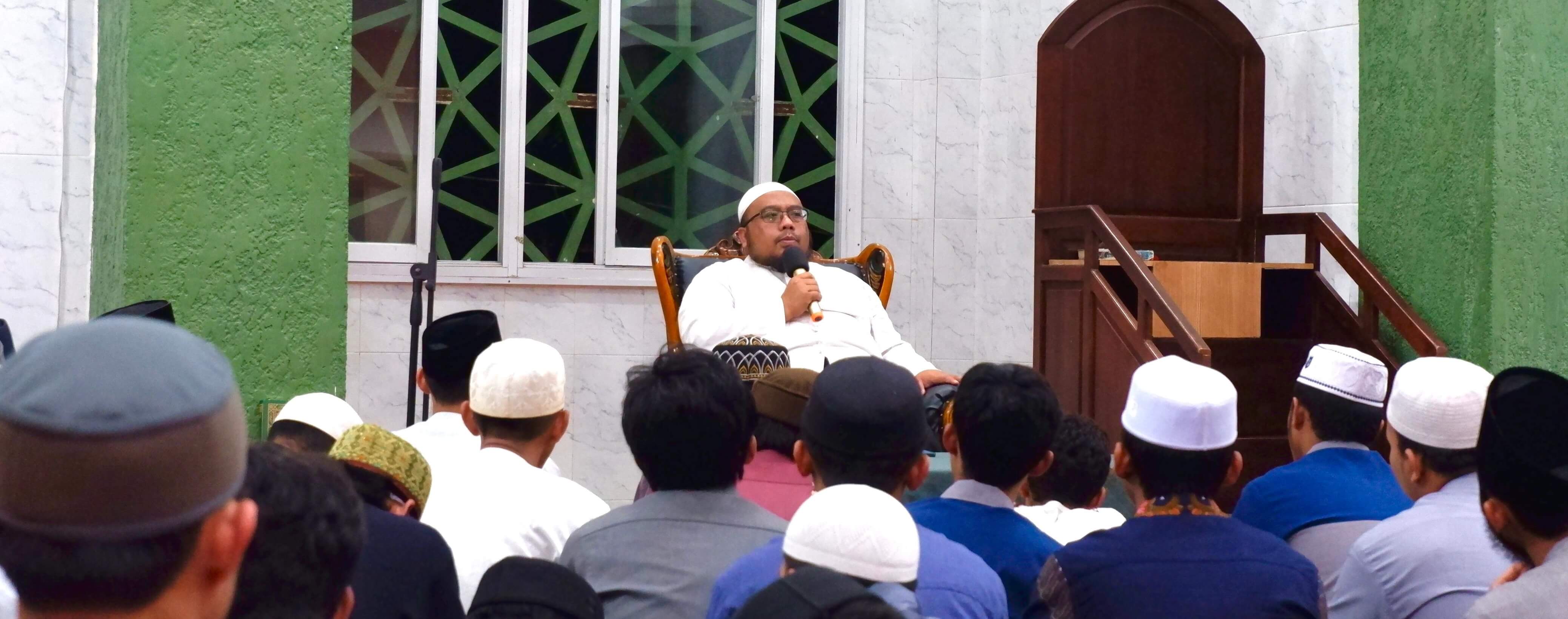 Dengan mempelajari Al-Qur'an, seseorang dapat menemukan arah hidup yang baik.